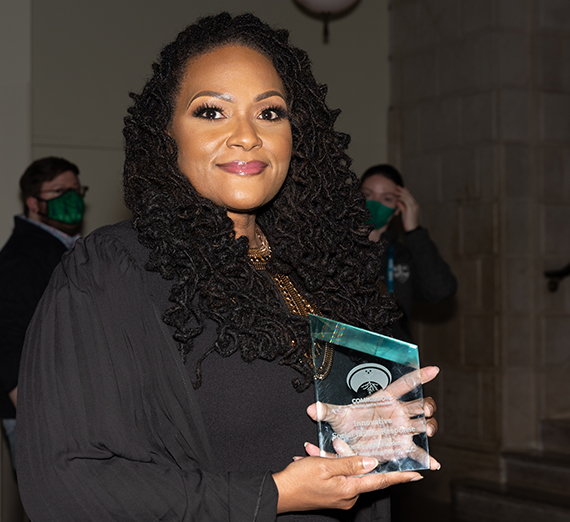 غلاف كتاب يحمل عنوان "اغفر للجميع كل شيء"